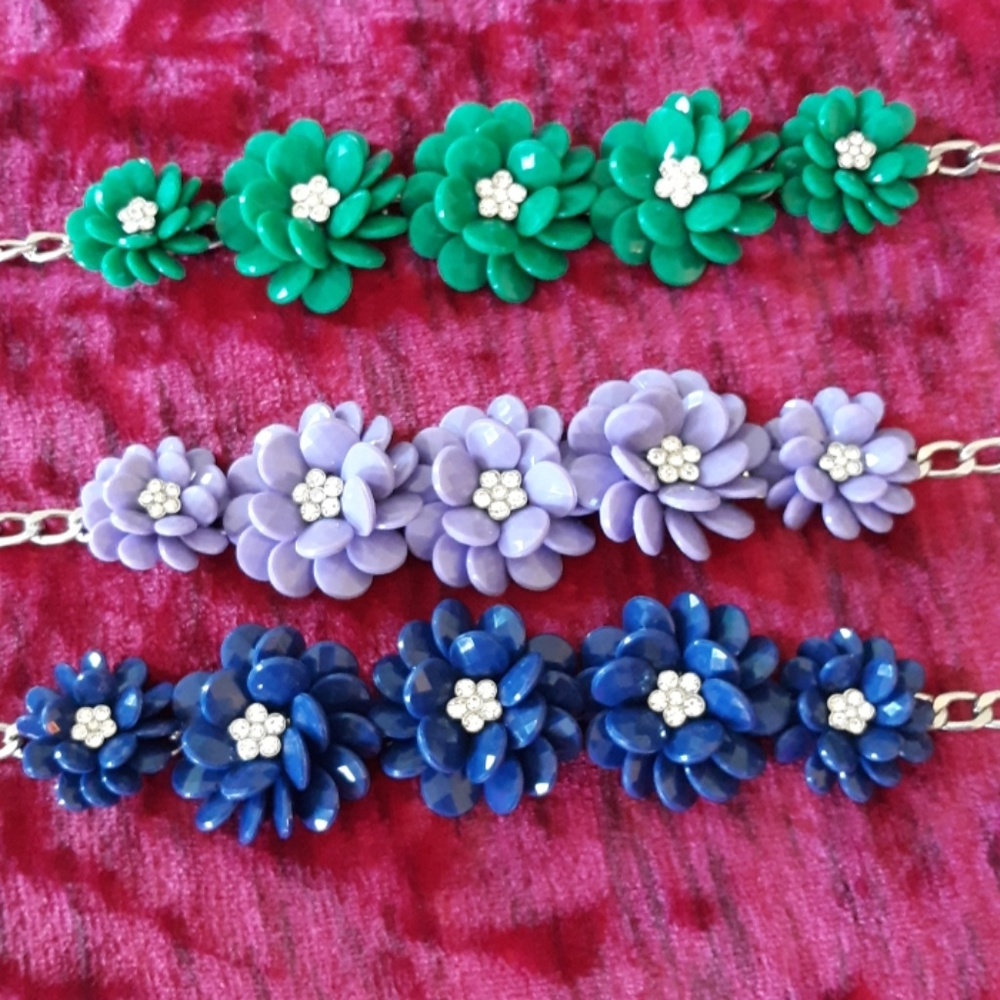 Three awesome Floral 20 in necklaces. Beautiful